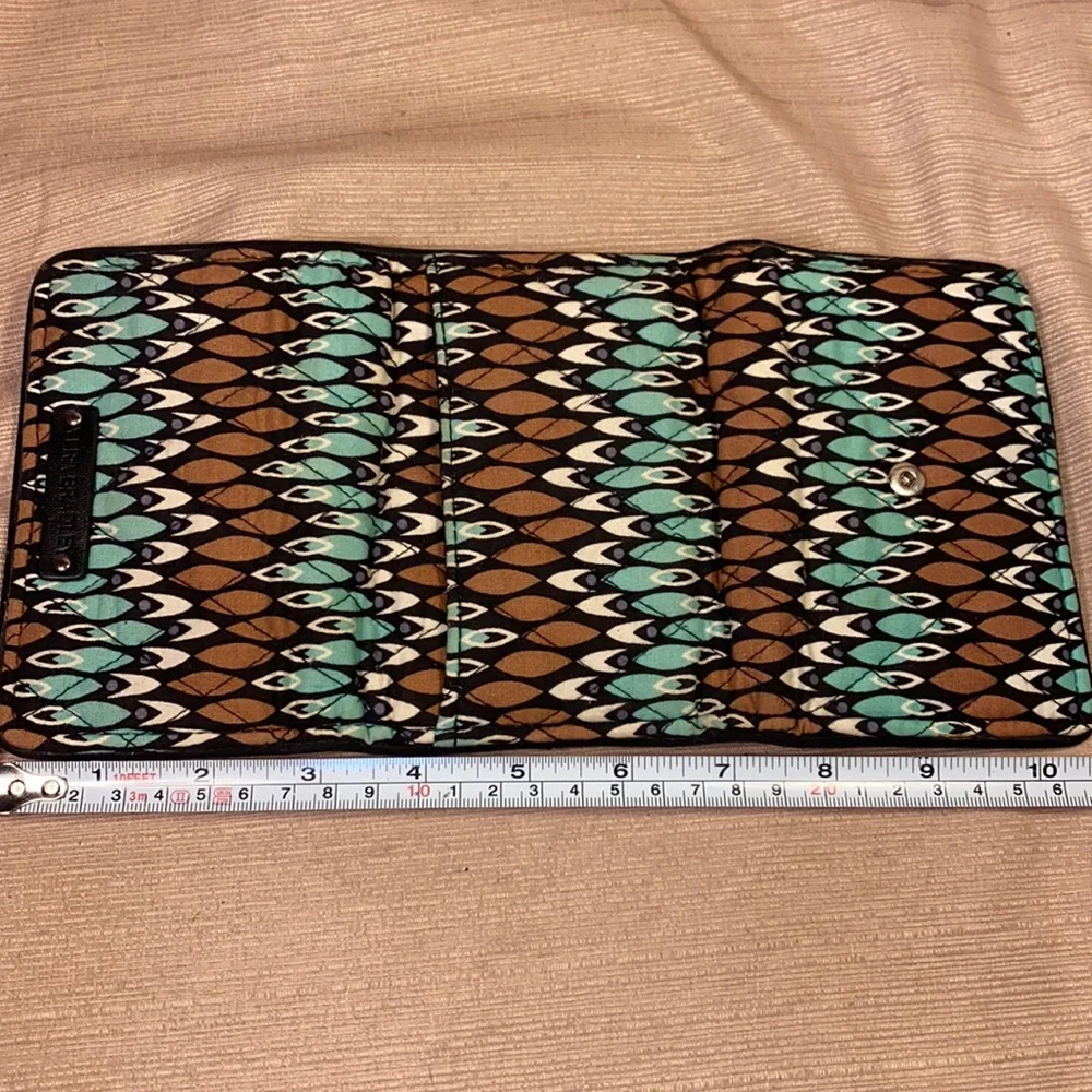 Vera Bradley almost NEW tri-fold wallet - Picture 11 of 16
